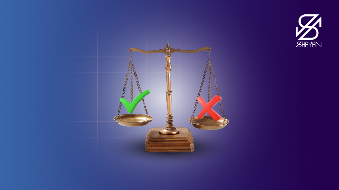 تصویر طراحی شده یک ترازو در حال سنجیدن مزایا و معایب استراتژی مارتینگل با یک ضربدر قرمز و تیک سبز رنگ 