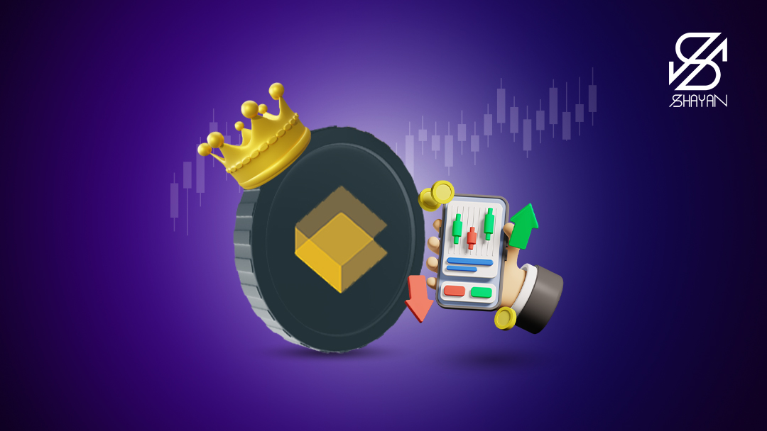 لوگوی صرافی صراف در حالی که یک تاج روی سر دارد در کنار نمادهای حوزه ارزهای دیجیتال مانند نمودارهای تریدینگ و فلش‌های سود و ضرر 