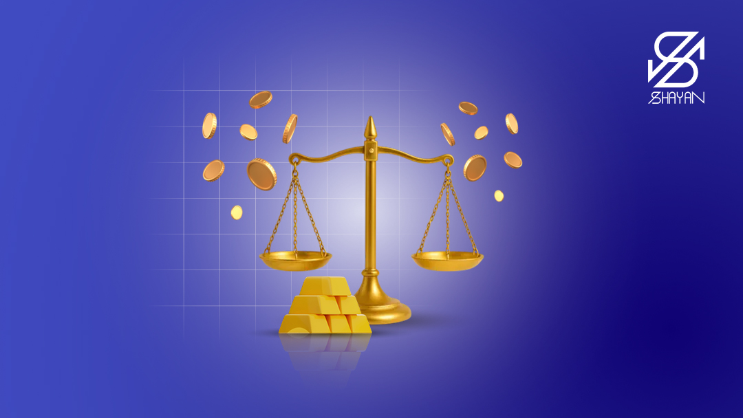 تصویر طراحی شده یک ترازو برای سنجیدن مزایا و ویژگی‌های سایت زرپاد به همراه شمش‌های طلا و سکه‌های طلا در اطراف آن 